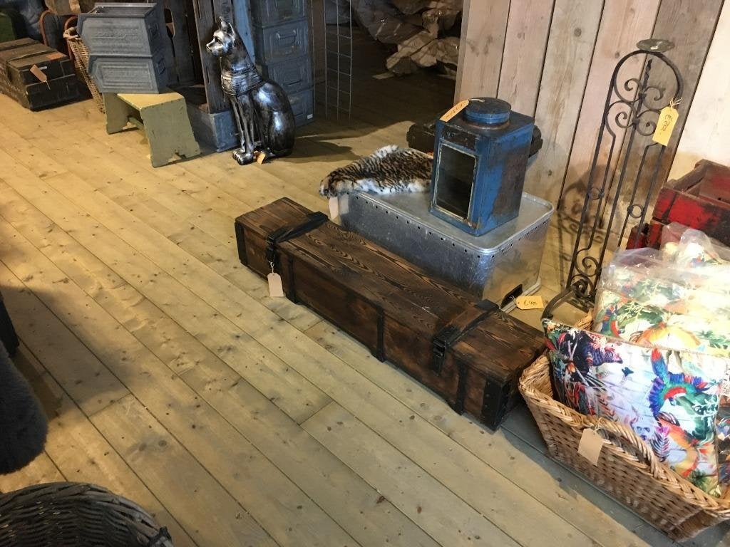Foto 7 van Hele gave gebrande en geborstelde houten legerkisten