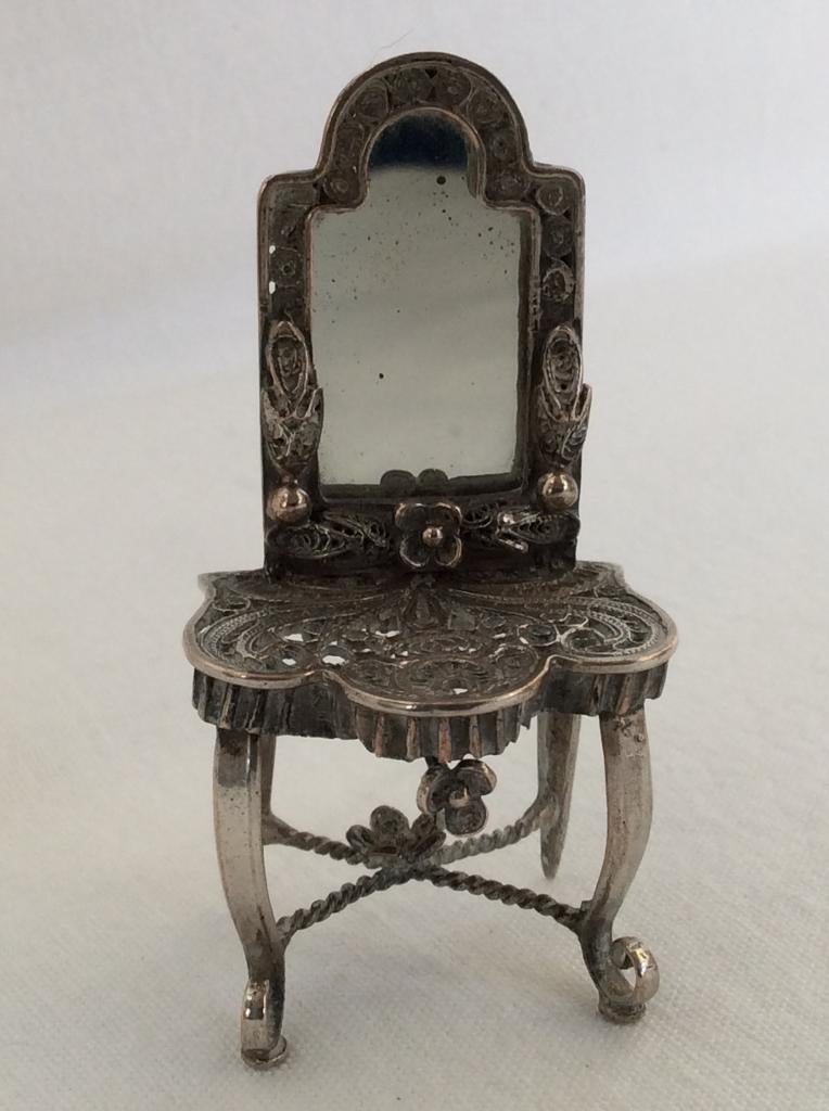 Zilveren miniatuur filigrain kaptafel, Antiek en Kunst, Verzenden, Zilver