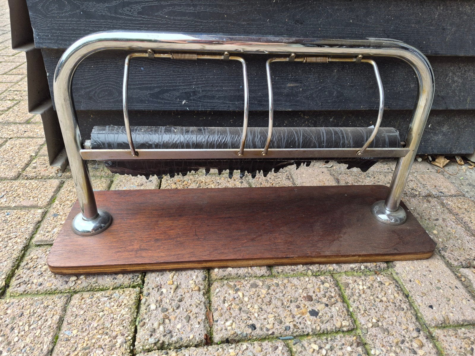 Vintage papierrolhouder.  Standaard voor kadopapier. Retro., Ophalen, Gebruikt