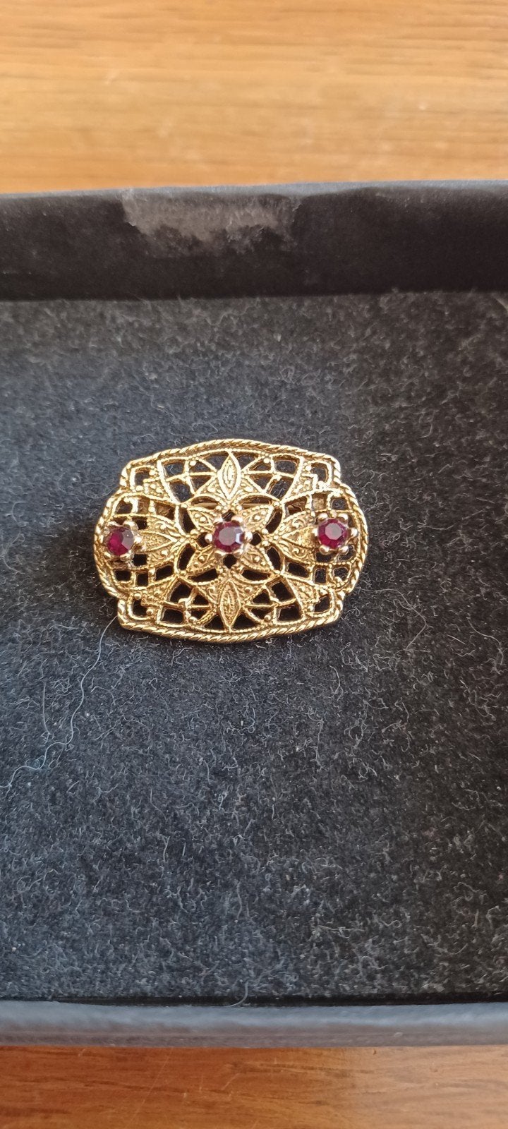 Vintage Broche met Rode Stenen, Overige materialen, 4 tot 7 cm, Gebruikt, Ophalen of Verzenden