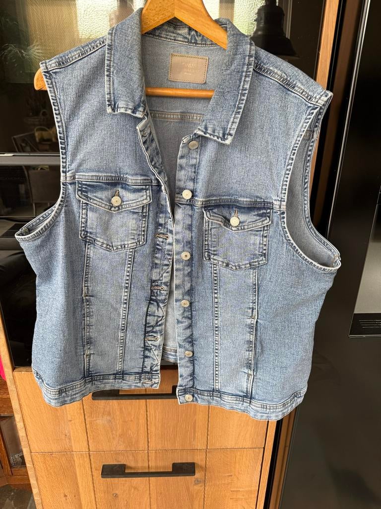 ONLY Carmakoma spijkergilet - mt 48, Ophalen of Verzenden, Zo goed als nieuw, Blauw