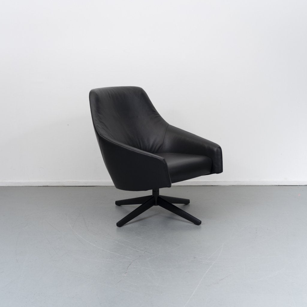 Montis Puk Low draai fauteuil zwart leder, Huis en Inrichting, Fauteuils, Niet ingevuld, Zo goed als nieuw, Niet ingevuld, Niet ingevuld