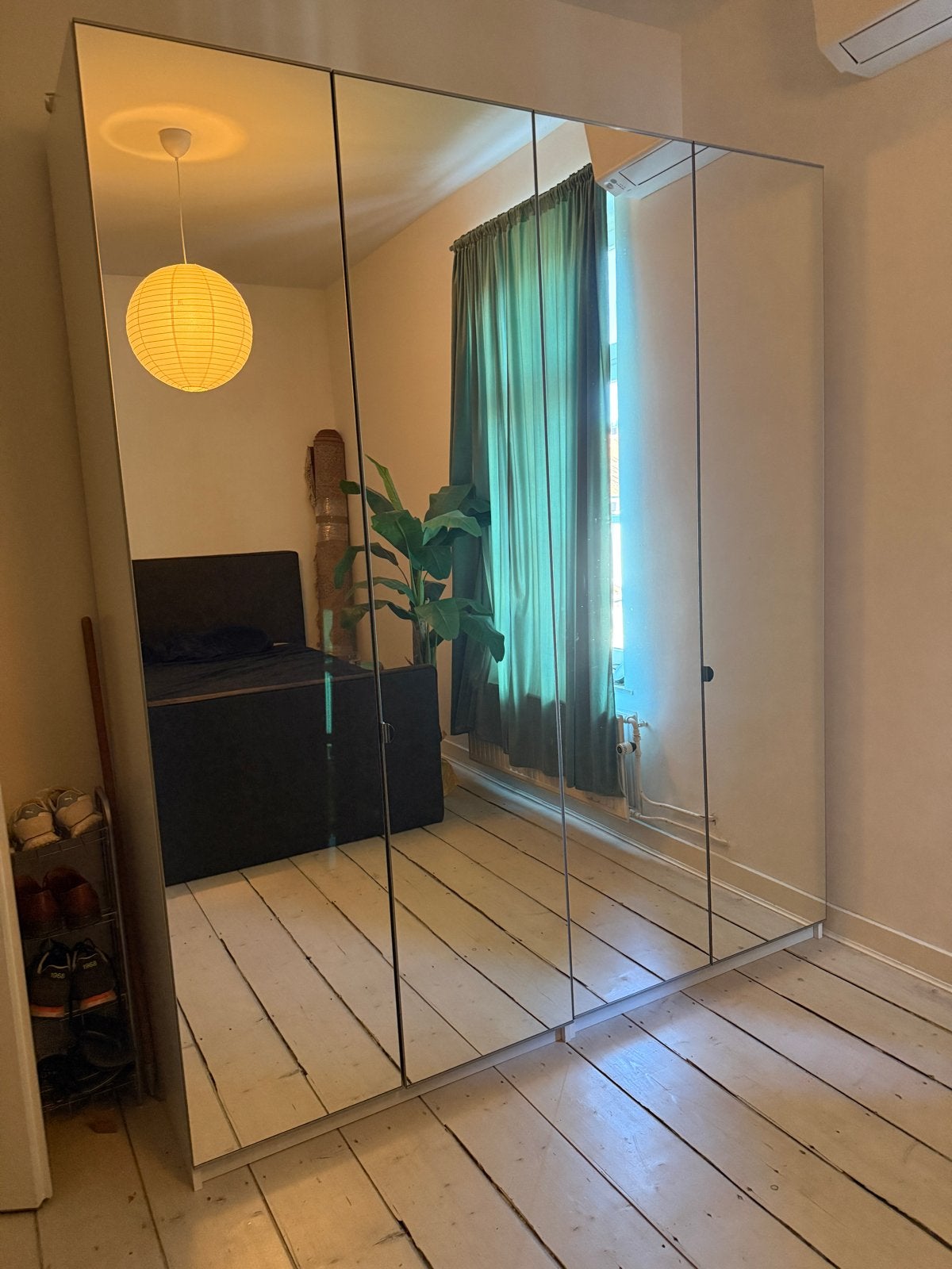 IKEA PAX Kledingkast met spiegeldeuren, Ophalen, Zo goed als nieuw, Wit, Lang
