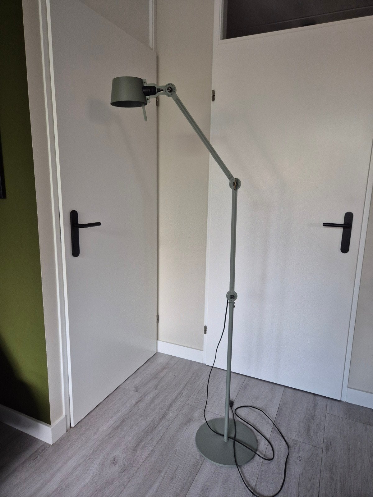 Tonone Bolt Design Vloerlamp 2 armen, Ophalen, Zo goed als nieuw, 150 tot 200 cm
