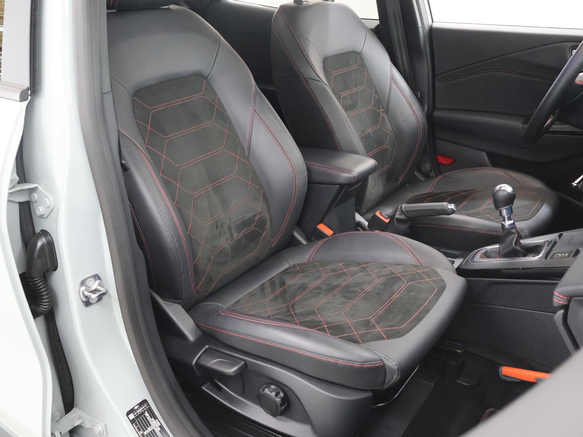 Foto 11 van Ford Puma 1.0 EcoBoost Hybrid ST-Line X | Trekhaak | Winterp