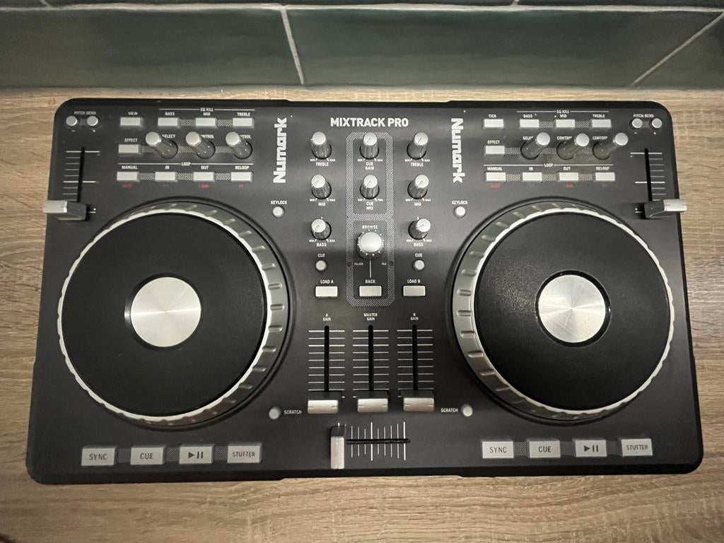 Numark Mixtrack Pro DJ Controller, Muziek en Instrumenten, Dj-sets en Draaitafels, Zo goed als nieuw, Dj-set, Numark, Ophalen of Verzenden