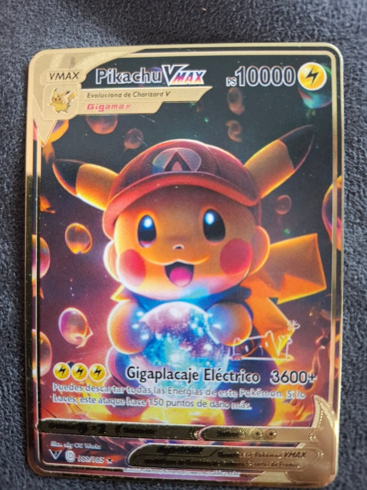 Gouden Pokémon Kaarten: Giratina V en Pikachu VMAX, Ophalen of Verzenden, Zo goed als nieuw, Losse kaart, Foil