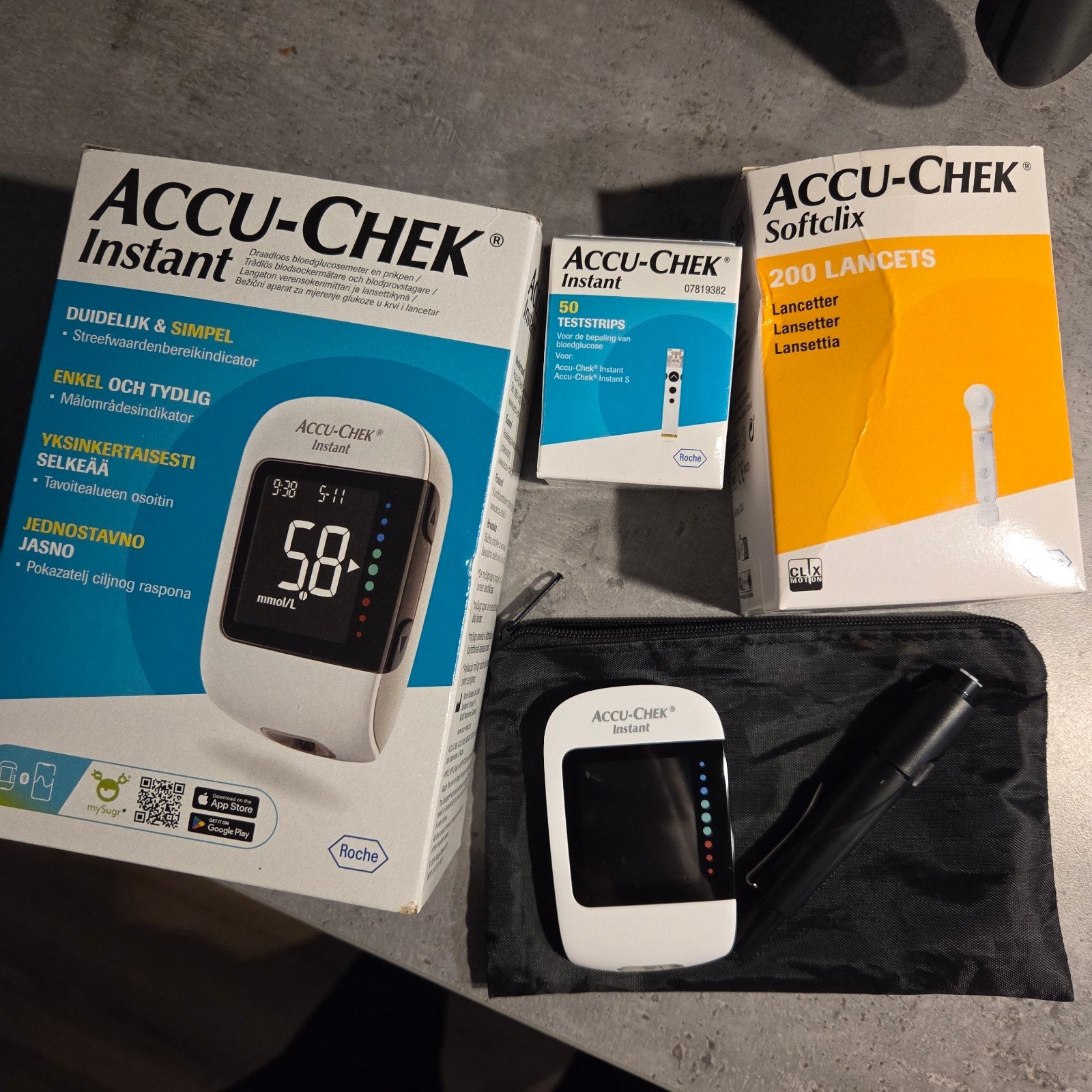 Accu-Chek Instant Bloedglucosemeter, Ophalen of Verzenden, Zo goed als nieuw, Overige typen