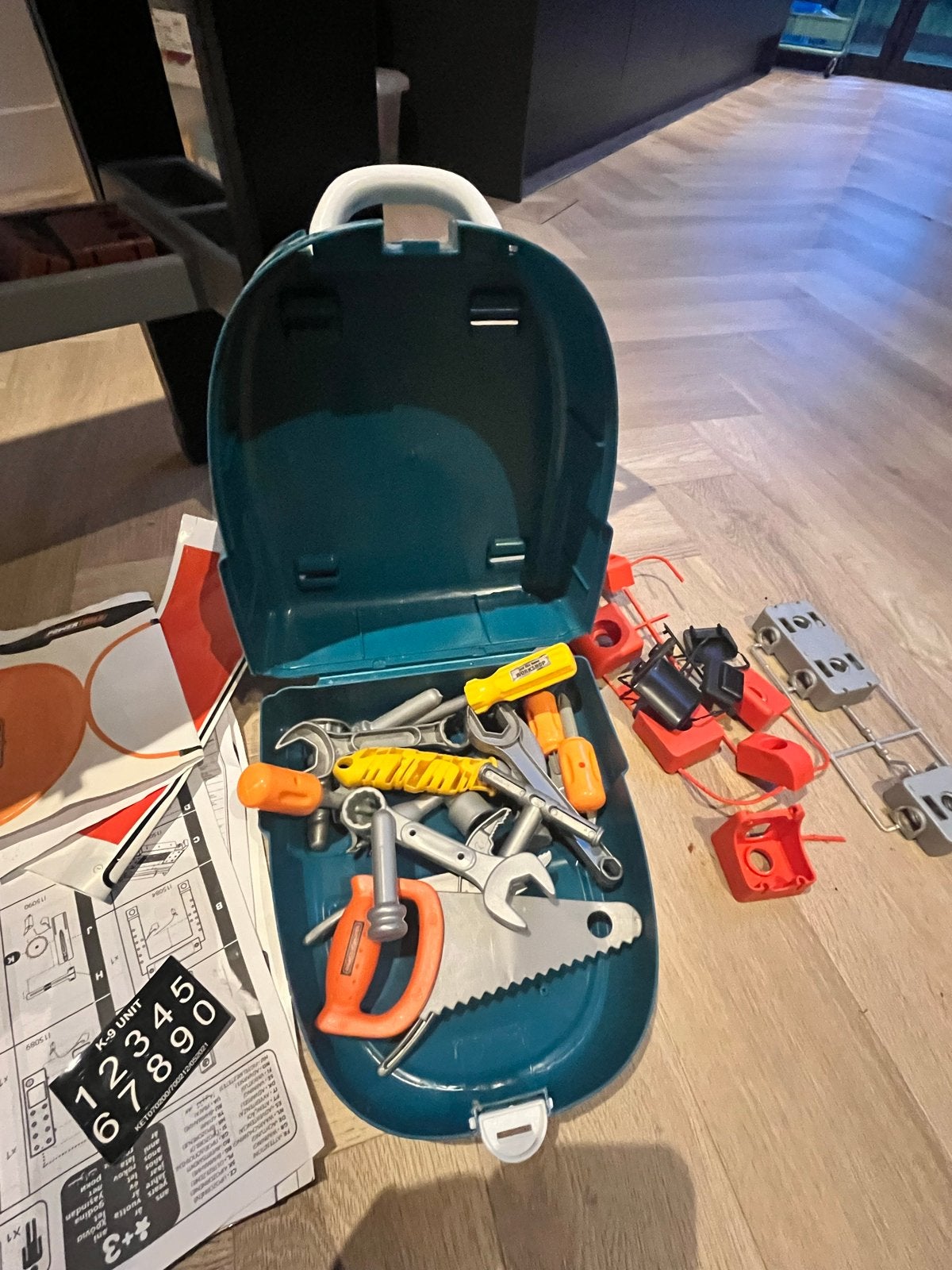 Foto 4 van Black+Decker Smoby Werkbank met gereedschap en koffer