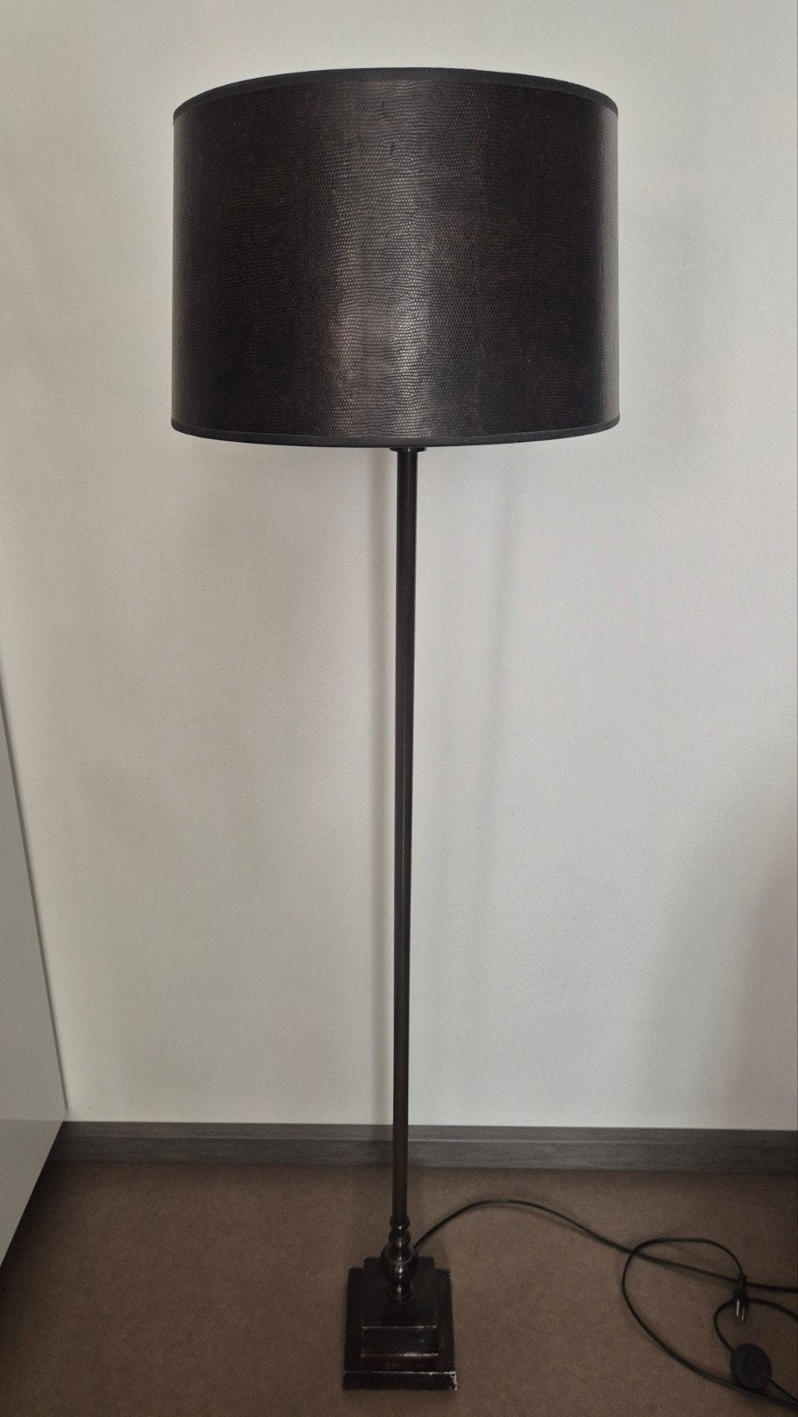 staande lamp met leren kap, Huis en Inrichting, Lampen | Lampenkappen, Ophalen, Bruin, Rond, Zo goed als nieuw