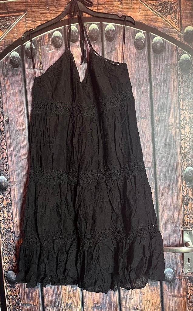 Superleuke Ibiza jurk 44 met kant, ruches en stiksels 29,99€, Zwart, Maat 42/44 (L), Made in Ibiza, Ophalen of Verzenden