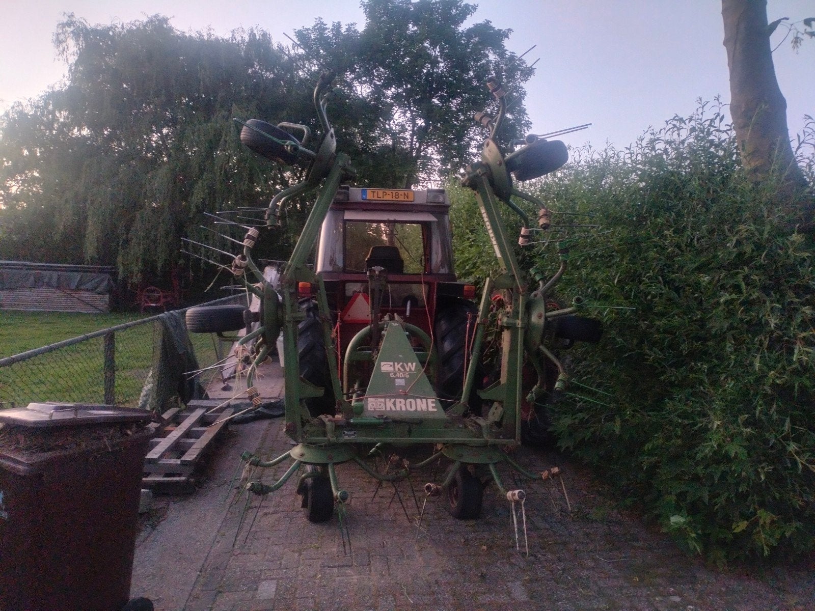 2 schudders Krone 6.40/6 en een Fella TH 540 D, Ophalen, Weidebouw