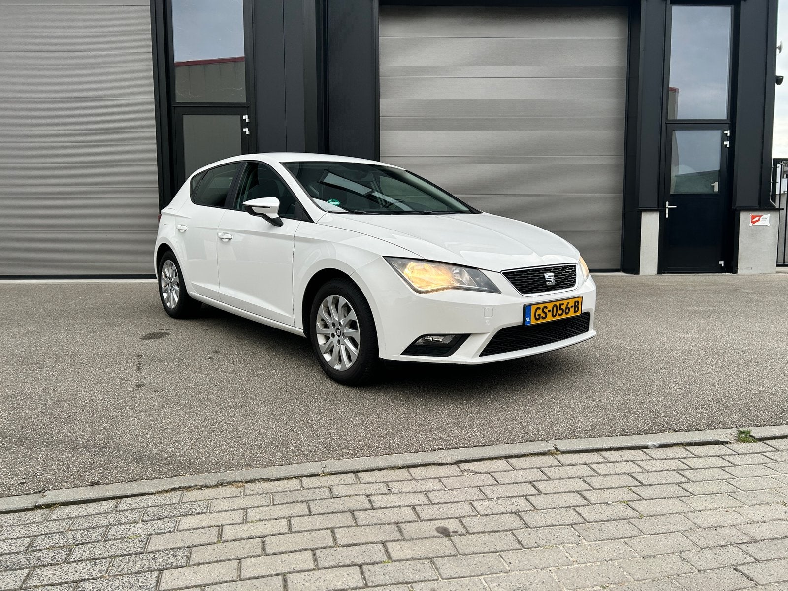 Seat Leon 1.2e TSI Style (105 PK) – 2014 – Nieuwe APK., Auto's, Voorwielaandrijving, Stof, Zwart, 4 cilinders