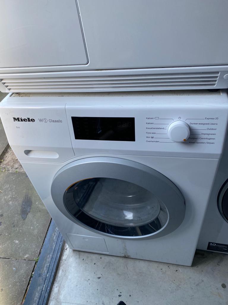 Miele W1 Classic Wasmachine - Zo goed als nieuw, Ophalen, Zo goed als nieuw, Voorlader, 85 tot 90 cm
