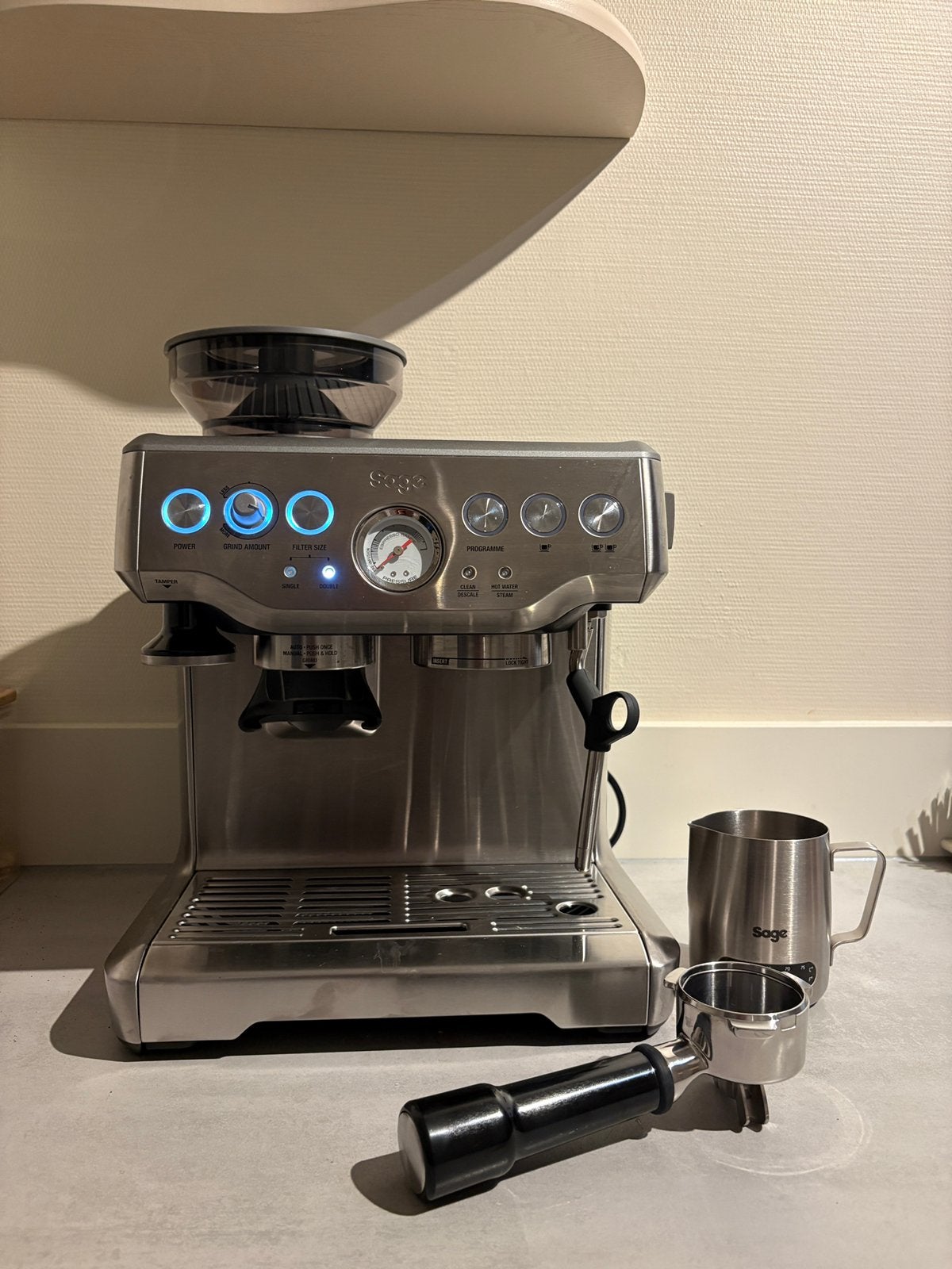 Sage Barista Express – zo goed als nieuw + extra accessoires