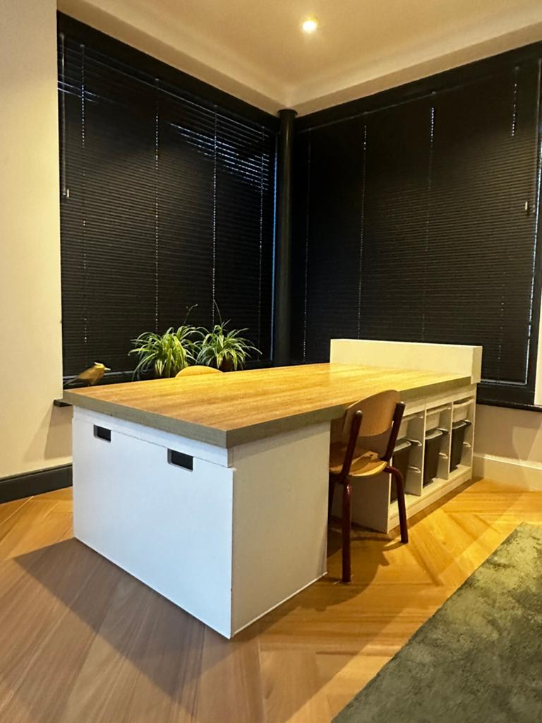 Speeltafel, Kinderen en Baby's, Kinderkamer | Tafels en Stoelen, Zo goed als nieuw, Tafel(s), Ophalen