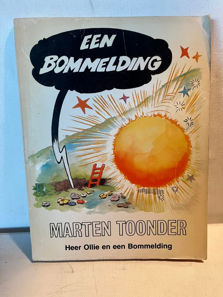Een Bommelding" uit de Bommel pocketreeks van Marten Toonder, Eén stripboek, Ophalen of Verzenden, Gelezen