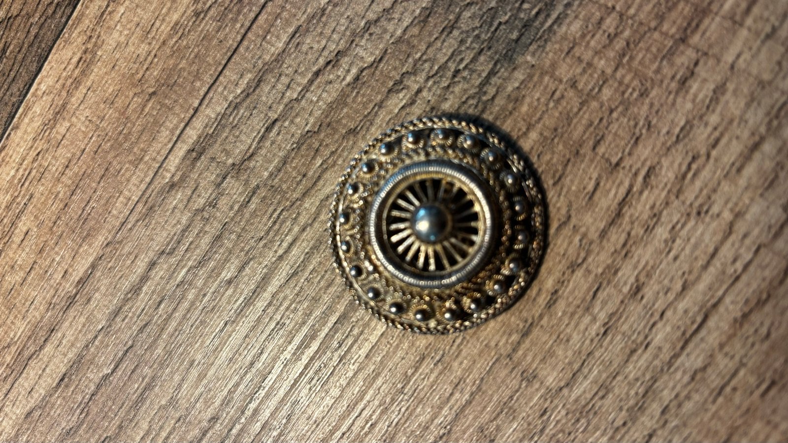 Vintage Broche: Sierlijk en Tijdloos, Ophalen, Overige materialen, 4 tot 7 cm, Gebruikt