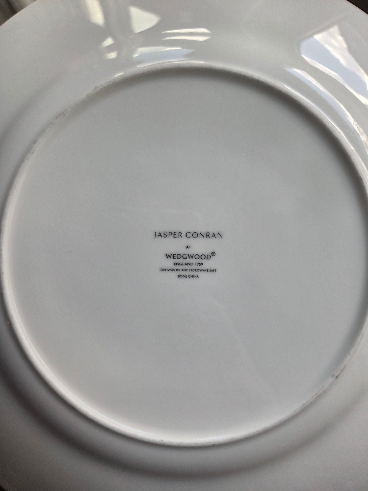 GEZOCHT!GEZOCHT Wedgewood x Jasper Conran White, bord 23cm, Ophalen of Verzenden, Zo goed als nieuw, Porselein, Bord(en)