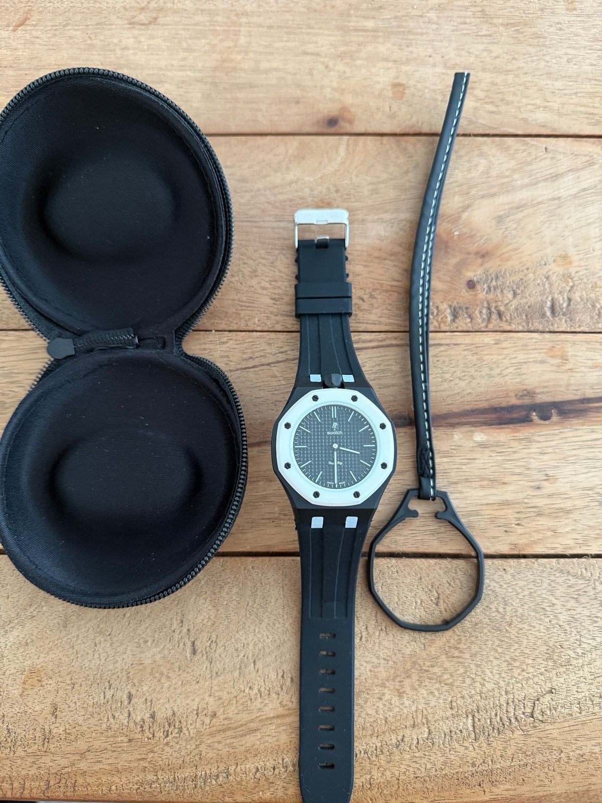 Audemars Piguet X Swatch Royal Pop Ocho Negro, Nieuw, Ophalen of Verzenden, Kunststof, Zakhorloge