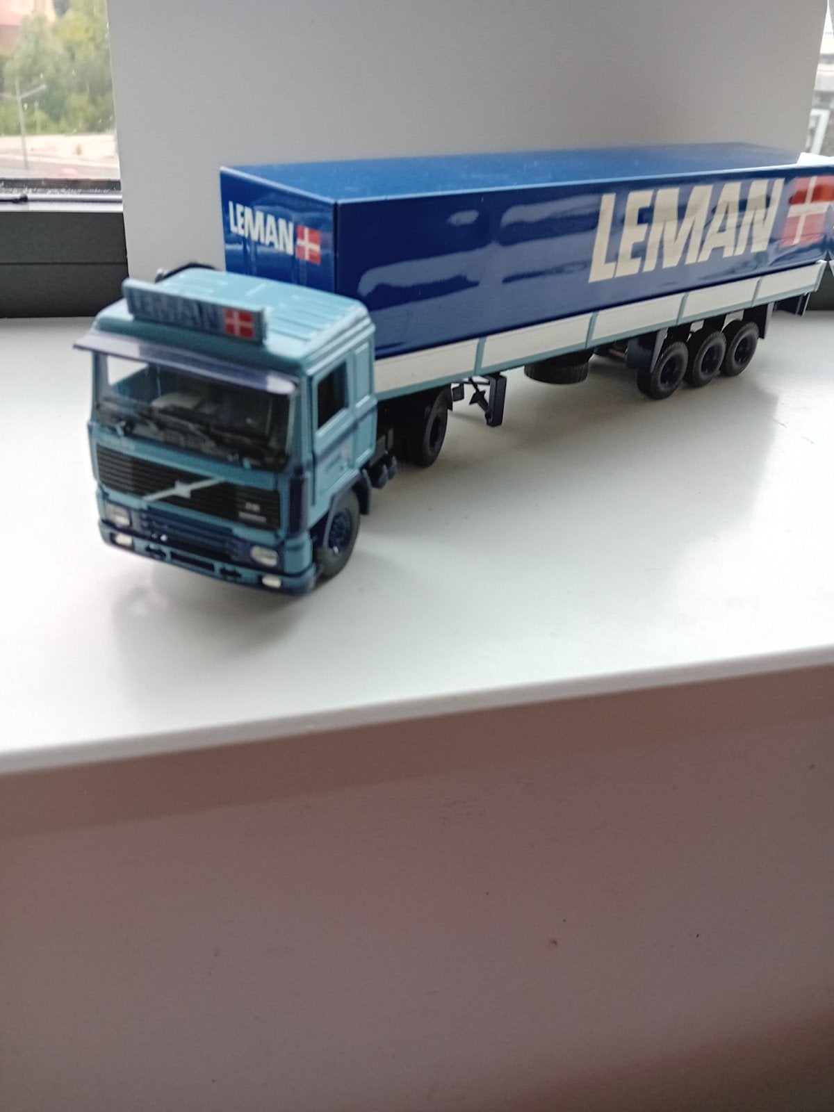 Volvo F12 met Huiftrailer Leman., Ophalen of Verzenden, Zo goed als nieuw, Bus of Vrachtwagen, Tekno