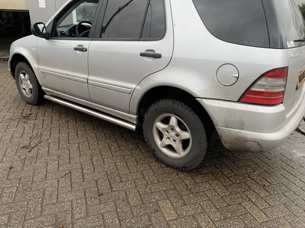 Mercedes-Benz ML W163 Sidebars rechte buis, Auto diversen, Tuning en Styling, Niet ingevuld, Niet ingevuld, Niet ingevuld