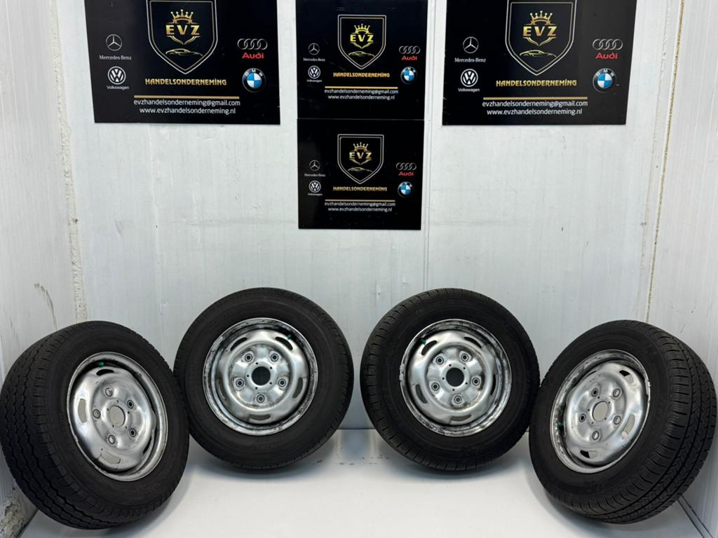 Org. 195/70R15C stalenvelgenset metAll-Seasons Ford Transit