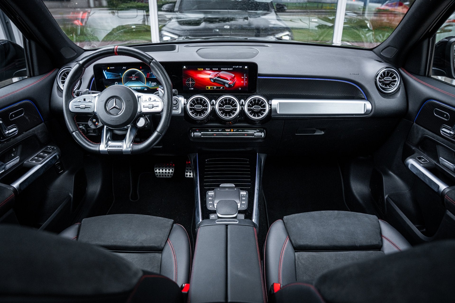 Mercedes-Benz GLB AMG 35 4MATIC|Pano|LED|Elec trekh|HUD|Burm, Automaat, Dealer onderhouden, 4 cilinders, 1655 kg