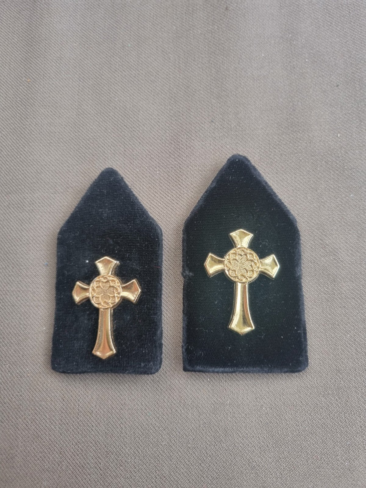 2 kraagspiegels legerpredikant (verschillend), Ophalen of Verzenden, Landmacht, Nederland, Embleem of Badge