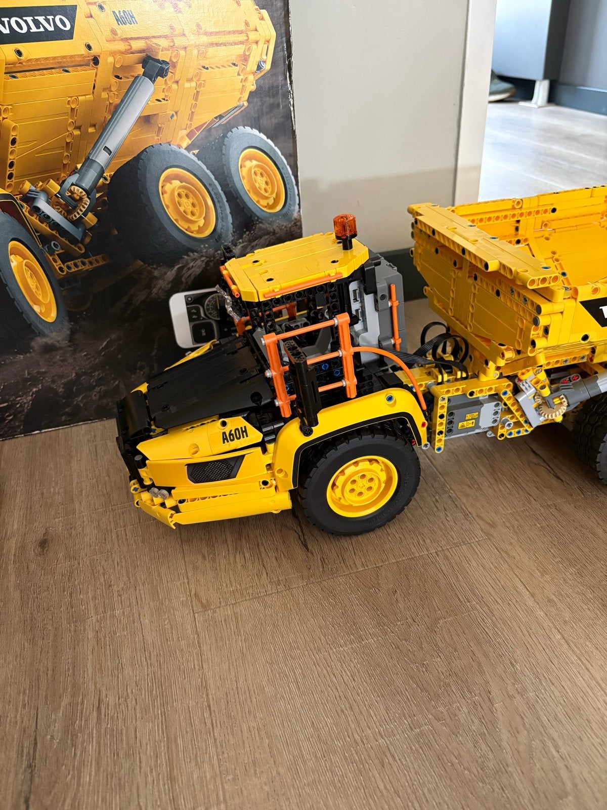 LEGO Technic Volvo A60H Kiepwagen (42114), Ophalen of Verzenden, Zo goed als nieuw, Overige merken