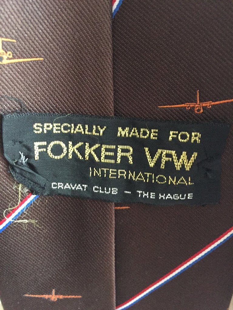 Fokker stropdas, bruin met vliegtuigjes. (2B23), Kleding | Heren, Tweedehands verkoop, Tweedehands verkoop, Bruin, Ophalen of Verzenden