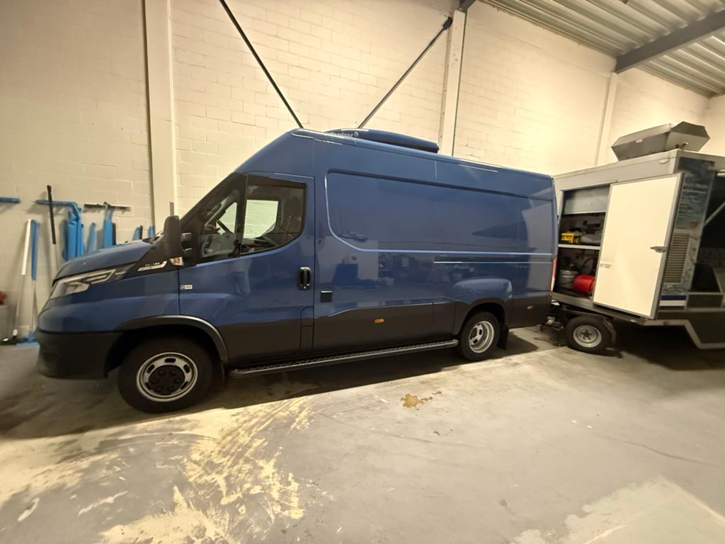 Iveco 2023 koelwagen 3500 kg-6500 kg trekvermogen, Automaat, Achterwielaandrijving, Iveco, Blauw