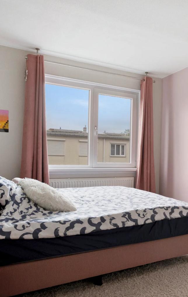 Ikea birtna gordijn verduisterend roze, Ophalen, Zo goed als nieuw, 100 tot 150 cm, 200 cm of meer