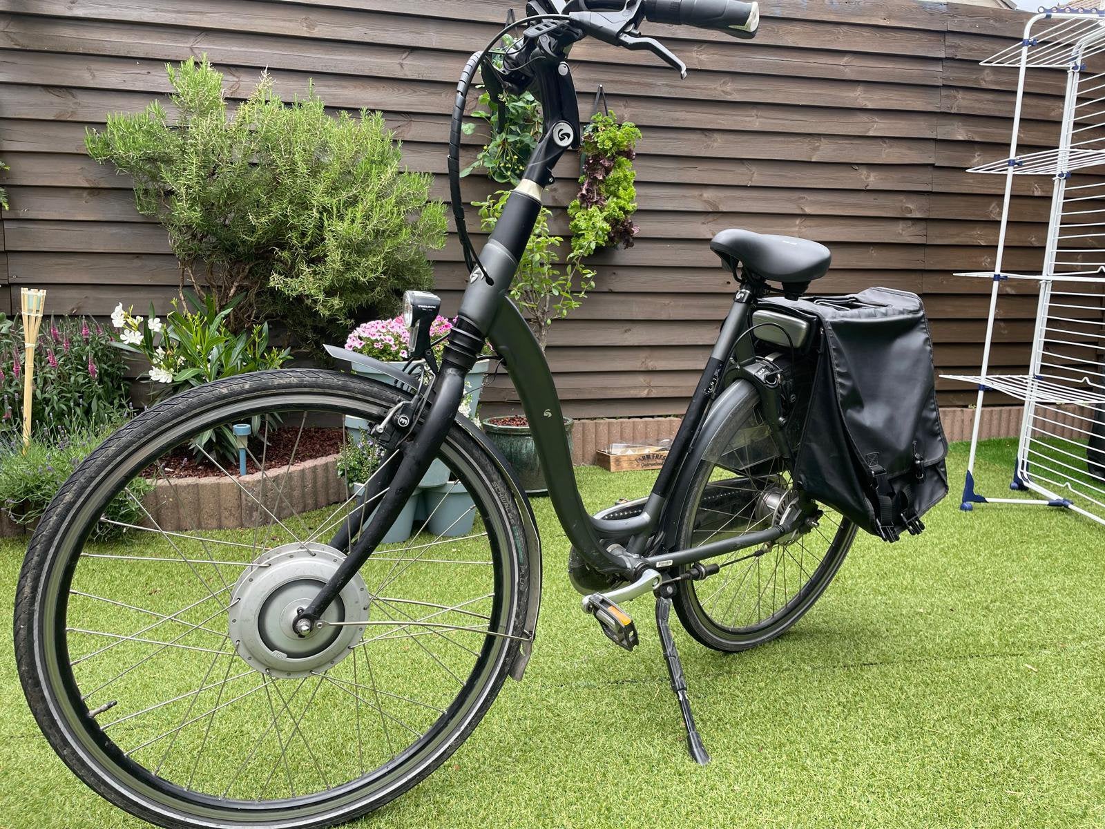 Mooie elektrische Sparta fiets, Fietsen en Brommers, Elektrische fietsen, Sparta, Gebruikt, Ophalen of Verzenden, 50 km per accu of meer