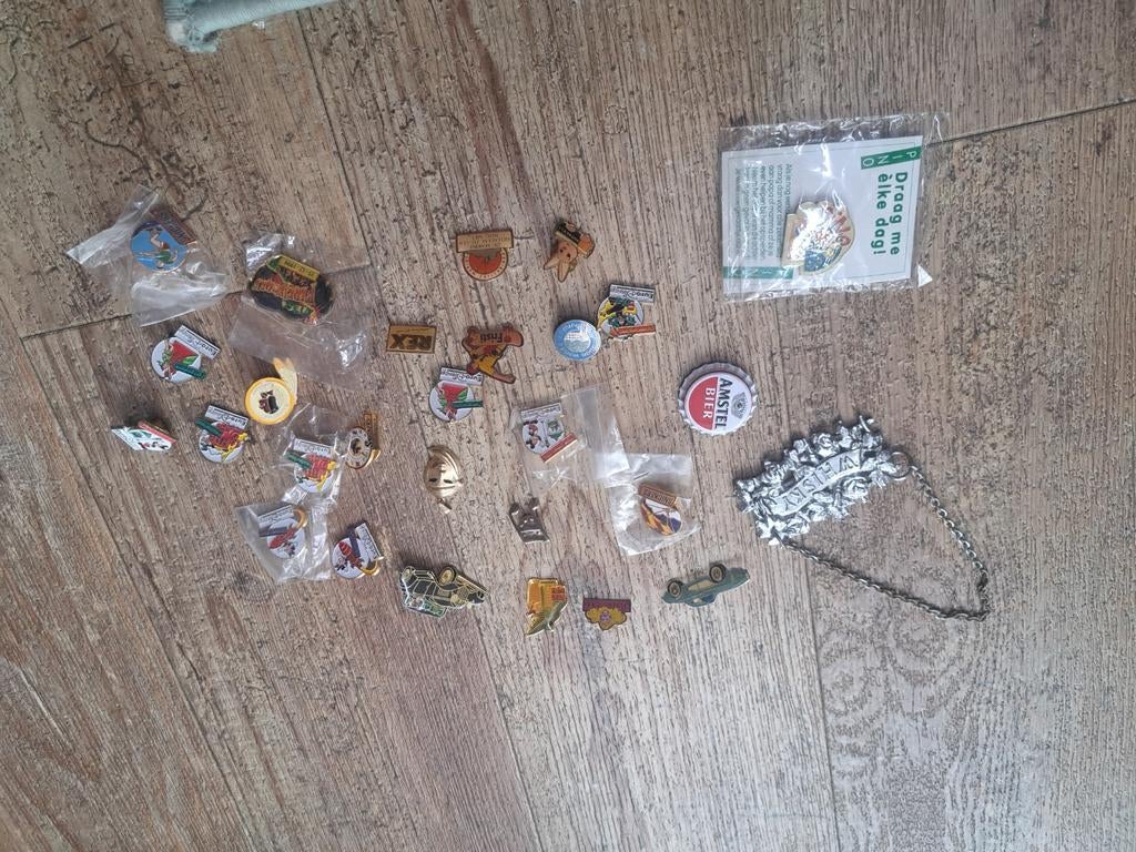 Verzameling speldjes en pins, Verzamelen, Ophalen of Verzenden, Zo goed als nieuw