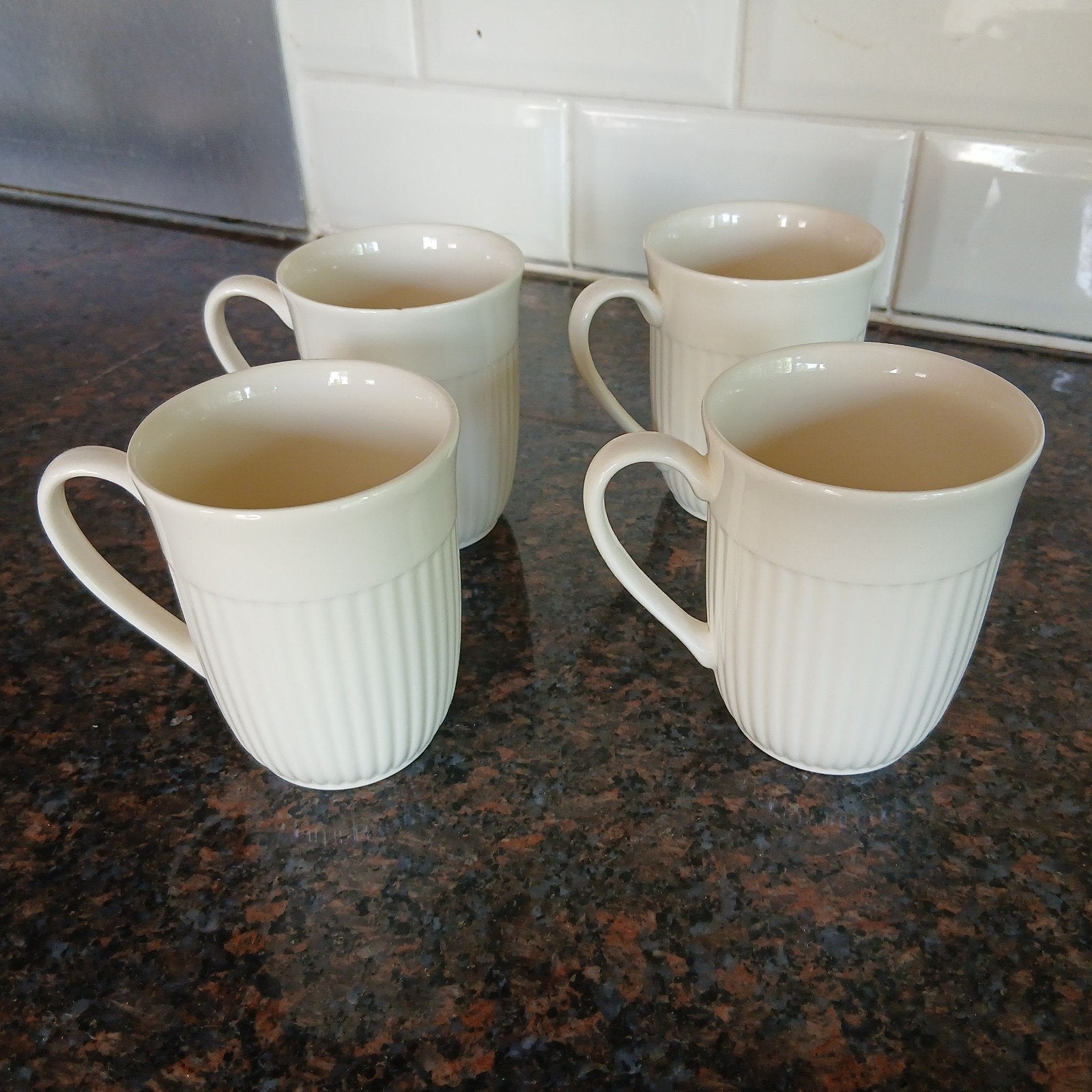 Set van 4 Wedgwood koffiemokken - Queen's Ware Edme, Ophalen of Verzenden, Zo goed als nieuw, Wedgwood, Kop(pen) en/of Schotel(s)
