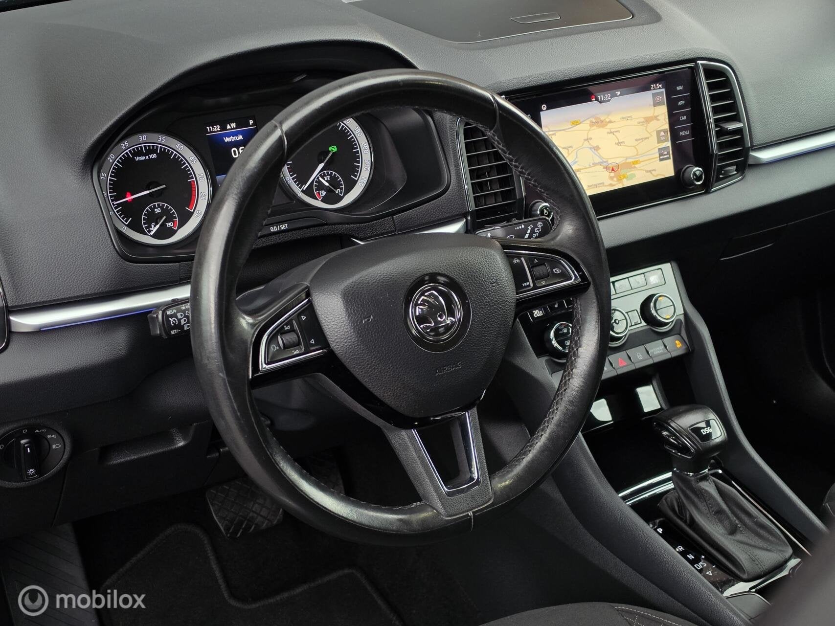 SKODA KAROQ 1.6 TDI DSG CRUISE CARPLAY NAVI TREKHAAK STOELVE, Auto's, Gebruikt, 4 cilinders, 116 pk, Zwart