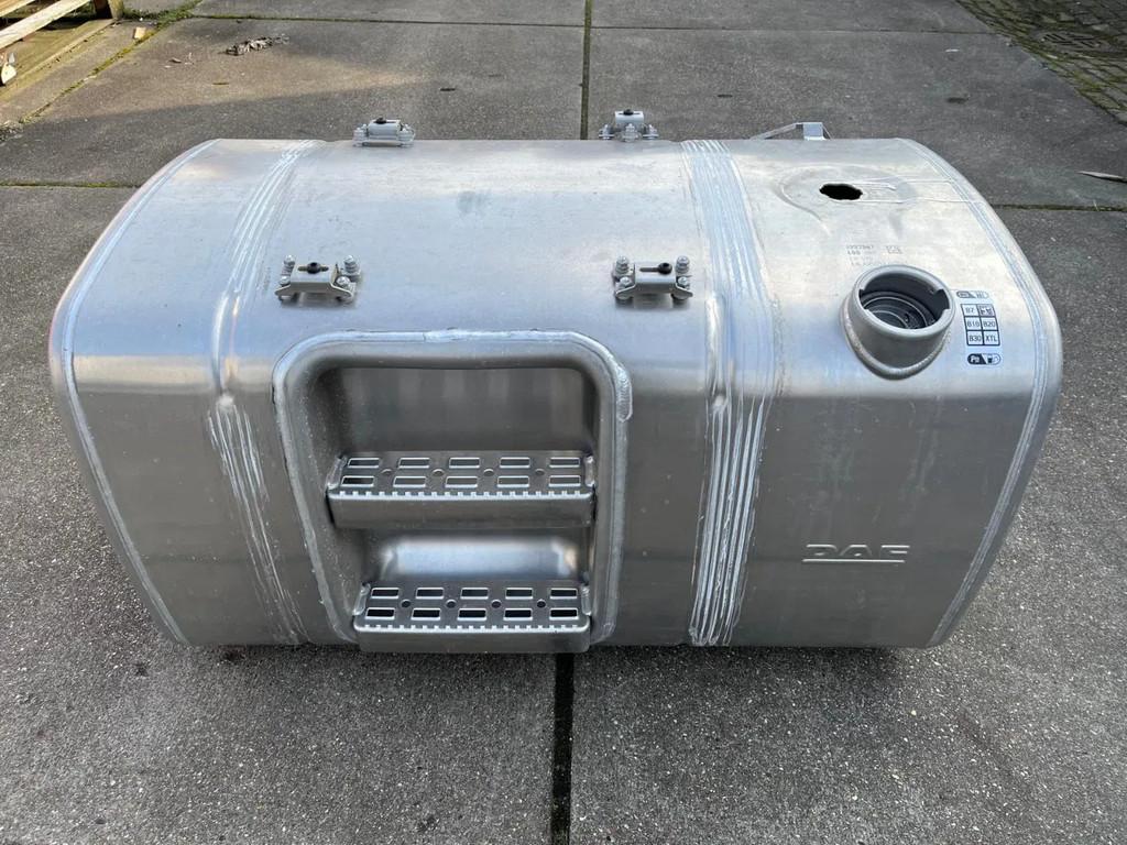 DAF 2 X Diesel brandstoftank 400L 1997367, Auto-onderdelen, Vrachtwagen-onderdelen, Gebruikt, DAF, Brandstofsystemen