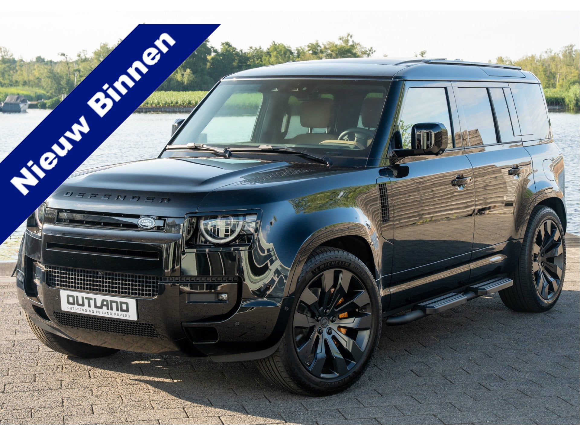 Land Rover Defender 110 P300e 110 X-Dynamic HSE | Urban | He, Auto's, Land Rover, Gebruikt, 4 cilinders, 3000 kg, Zwart