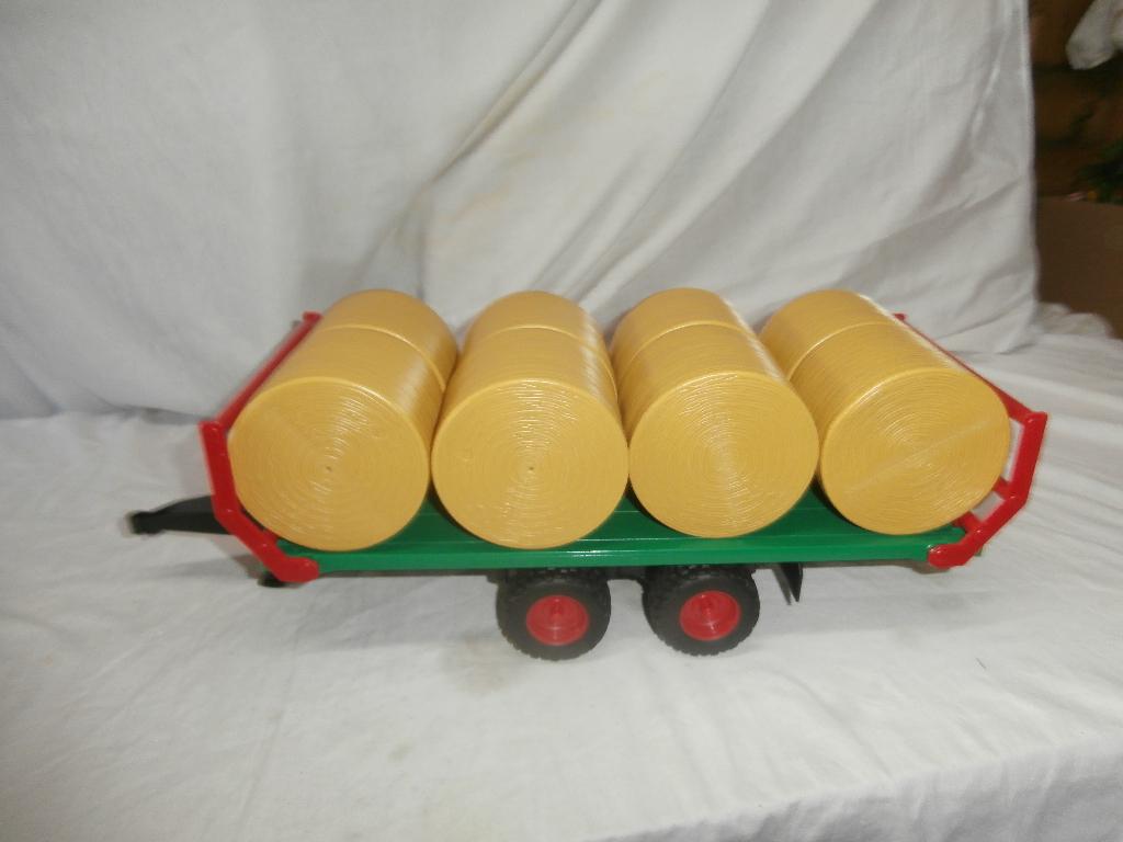 Bruder ronde balen wagen met 8 balen, Ophalen, Zo goed als nieuw