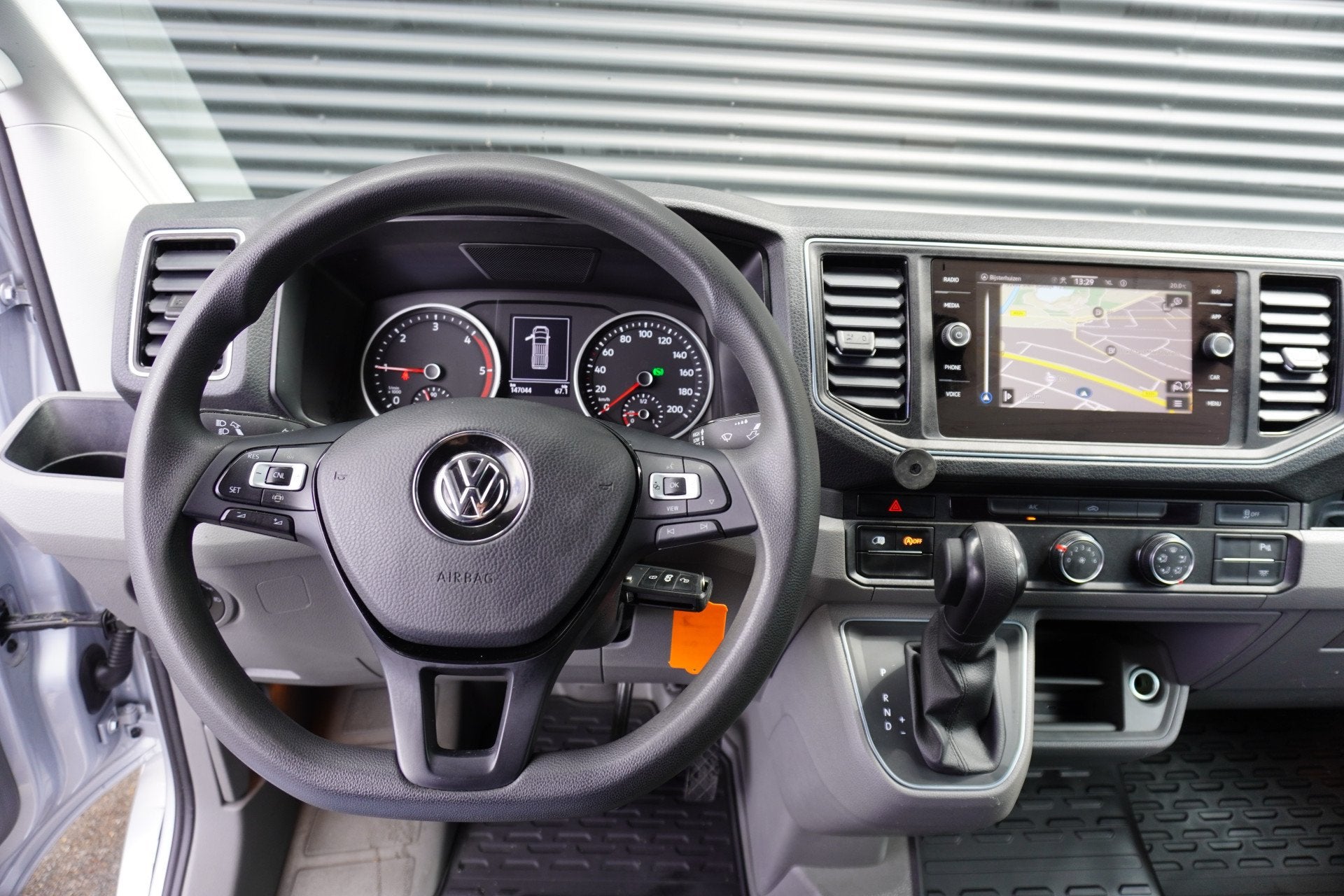 Volkswagen Crafter 180pk Automaat L4H4/L3H2 Apple carplay LE, Auto's, Bestelauto's, Gebruikt, Euro 6, Volkswagen, 3000 kg