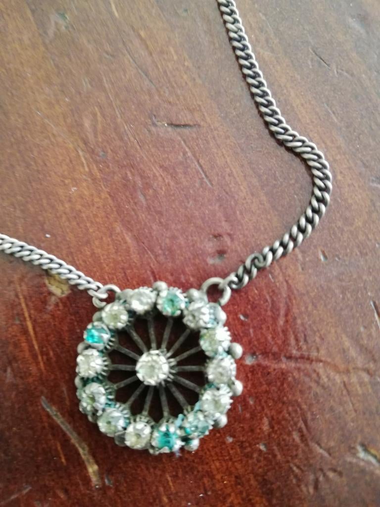 Zilveren ketting gemerkt met hanger gekleurde stenen  mooi, Met hanger, Nieuw, Ophalen of Verzenden, Zilver