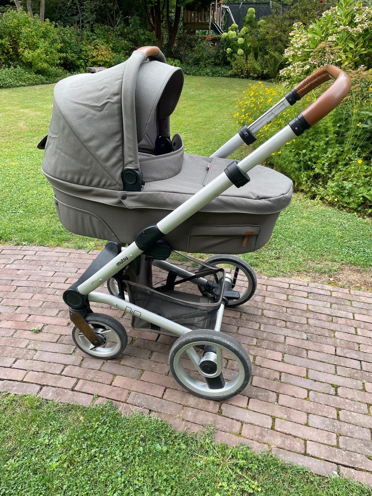 Mutsy Nio kinderwagen met reiswieg, zitje en voetenzak, Ophalen, Gebruikt, Combiwagen, Met reiswieg