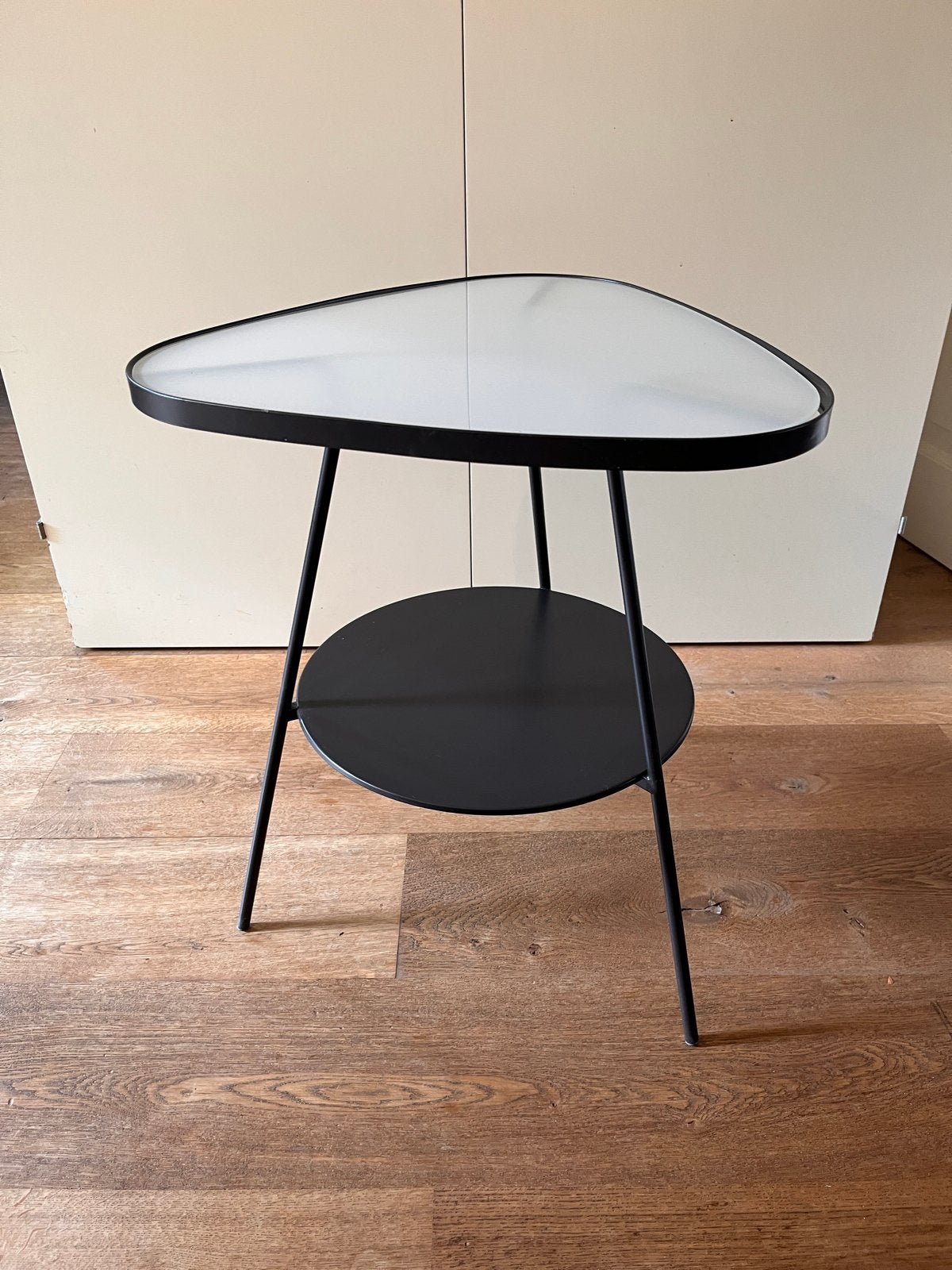 Modern Bijzettafeltje met Glazen Blad en Metalen Frame, Minder dan 55 cm, Overige vormen, Ophalen, 45 tot 60 cm