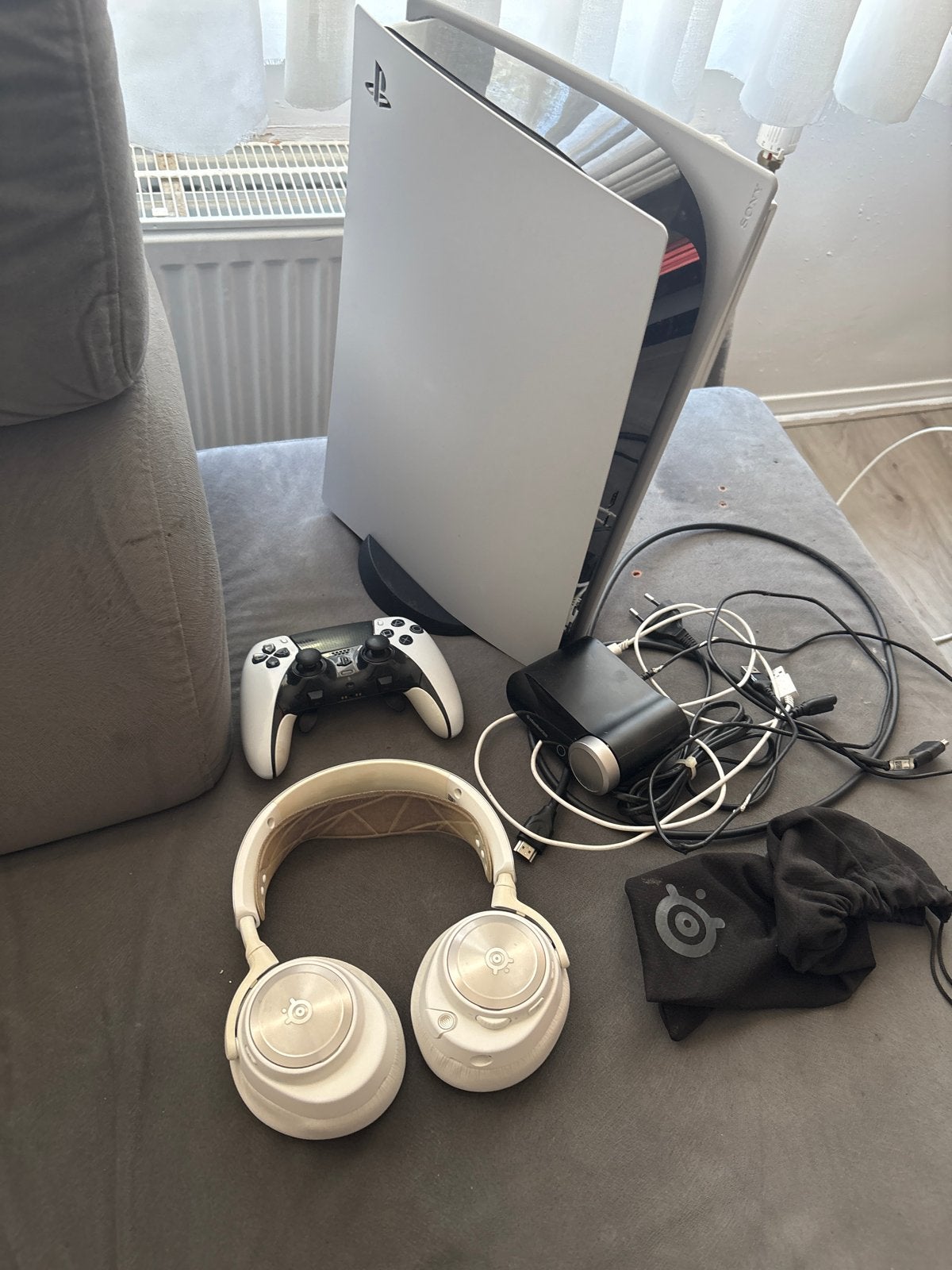 PlayStation 5 Disc Editie met SteelSeries Headset & DualEdge, Spelcomputers en Games, Ophalen, Zo goed als nieuw