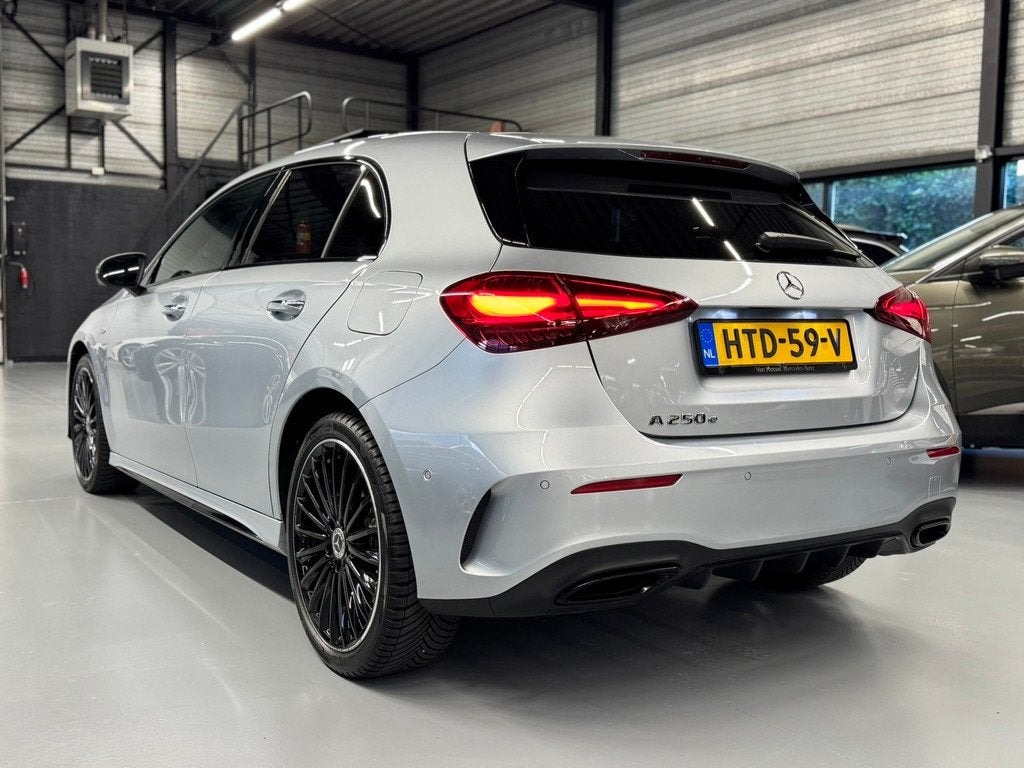 Mercedes-Benz A-klasse 250 e Business Solution AMG l Pano l, Auto's, Euro 6, 4 cilinders, 163 pk, Bedrijf