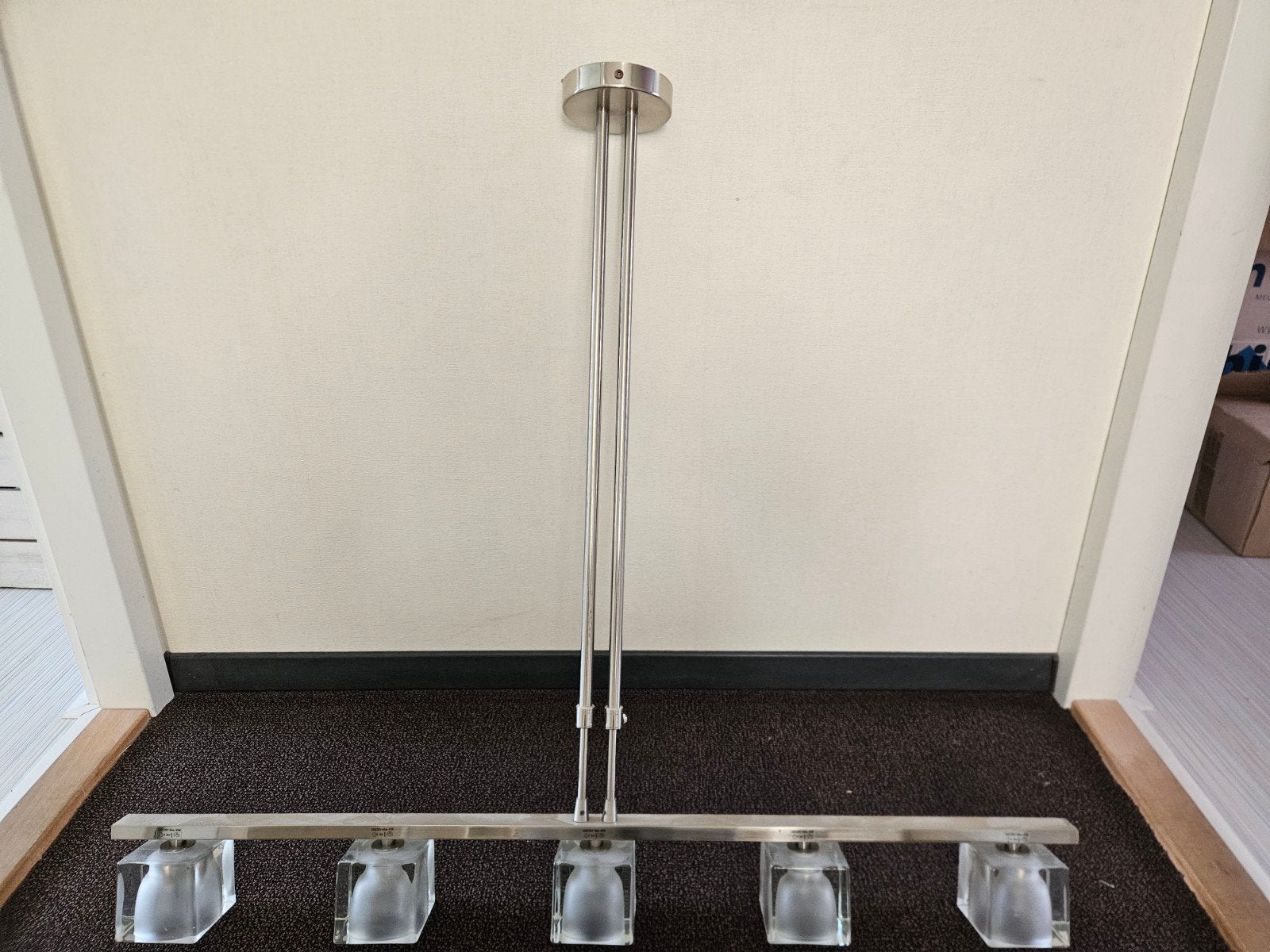Moderne hanglamp met 5 glazen kubussen, Huis en Inrichting, Lampen | Hanglampen, Gebruikt, 75 cm of meer, Glas, Metaal, Ophalen