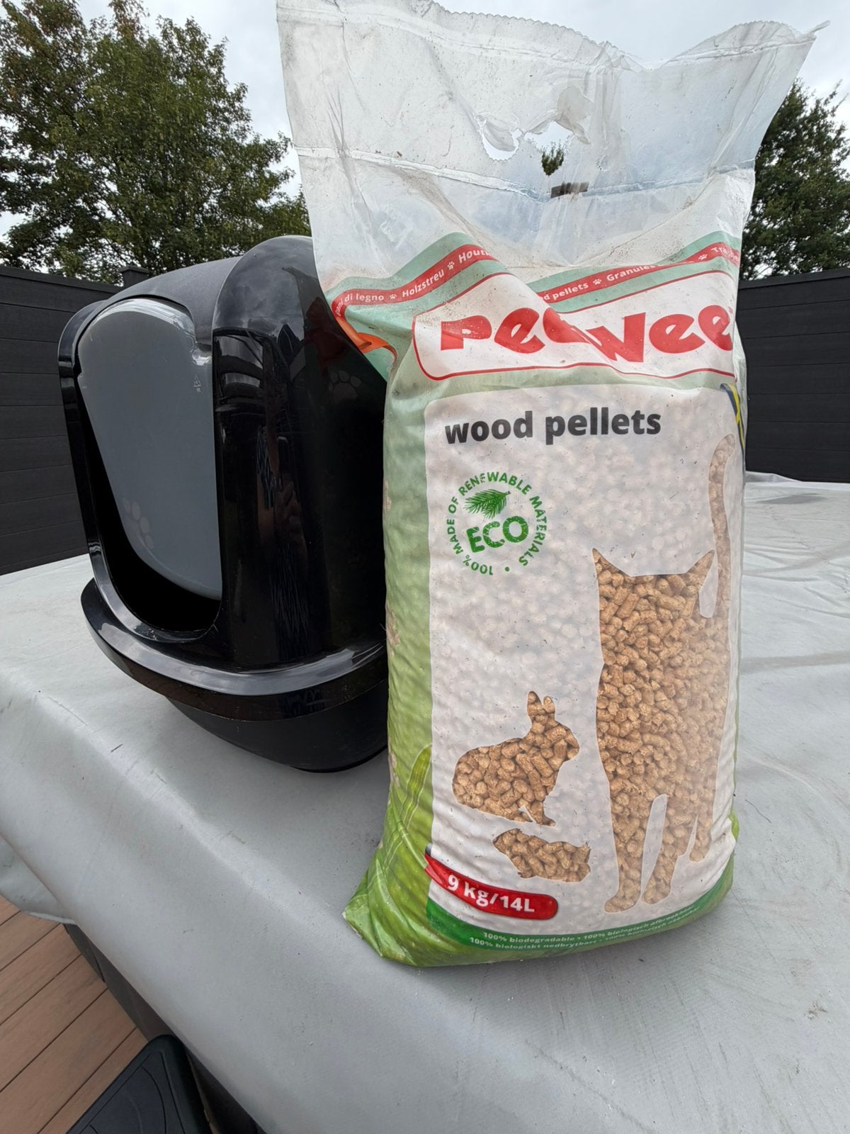 PeeWee kattenbak met 1 zak houtkorrels., Dieren en Toebehoren, Kattenbakken, Ophalen, Zo goed als nieuw