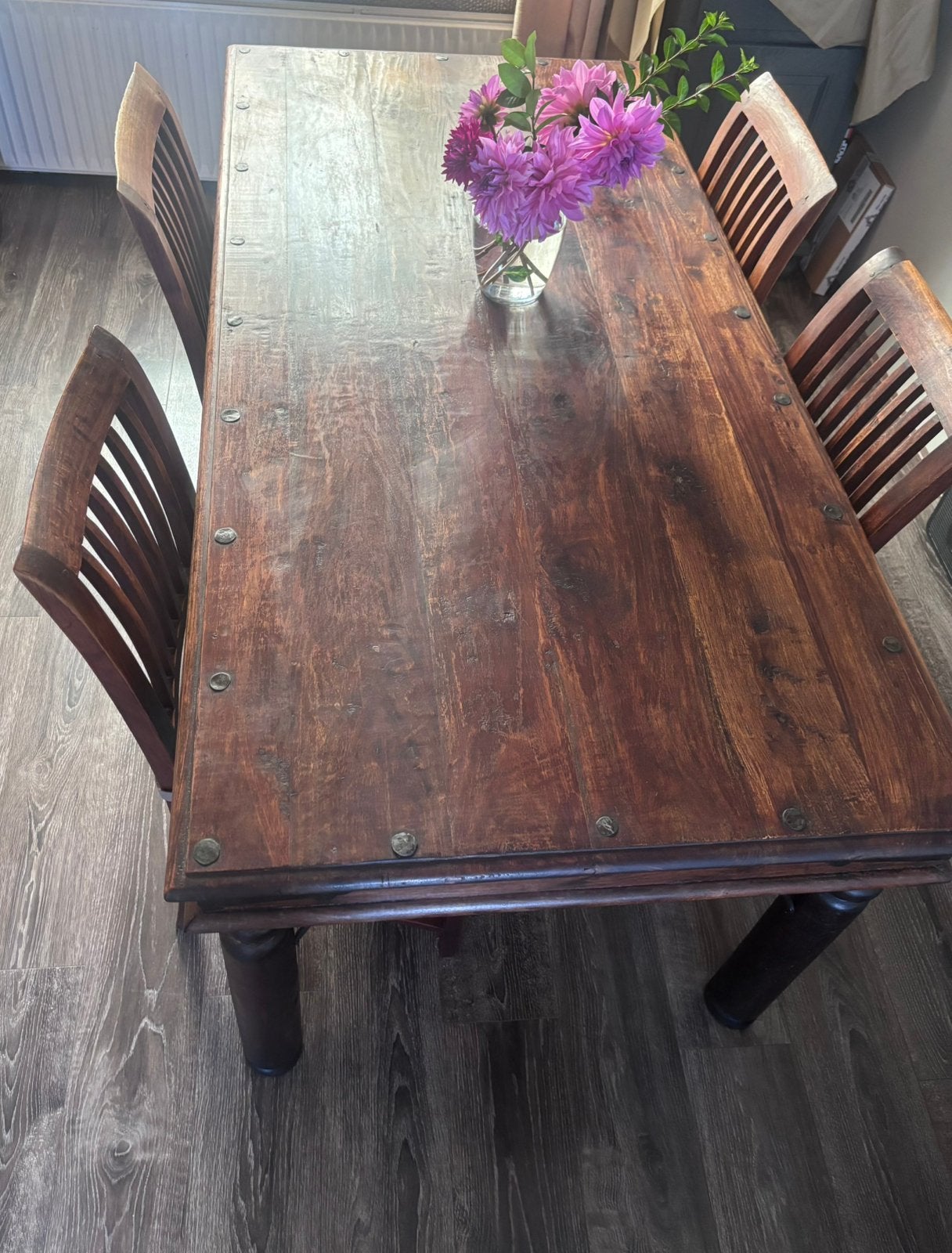 Houten eettafel met 4 bijpassende stoelen (Koloniale stijl), Ophalen, Gebruikt, 4 tot 6 stoelen