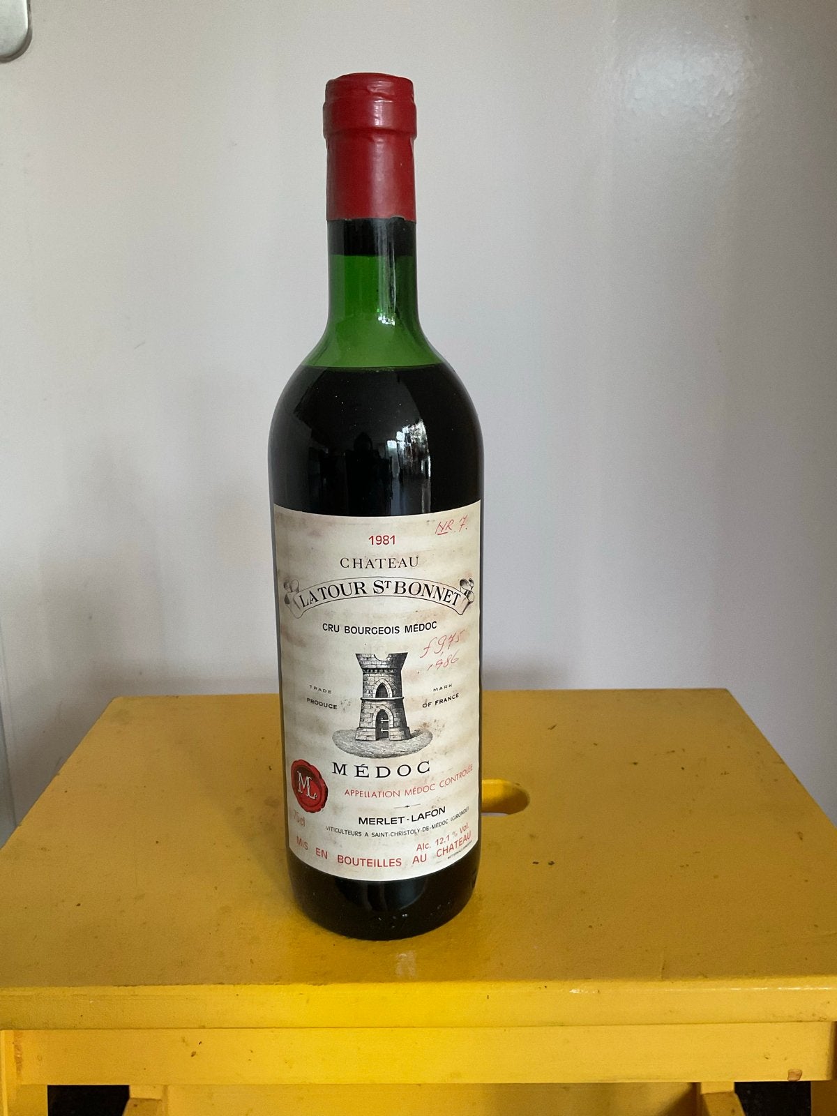 Château Latour St Bonnet 1981 Médoc Rode Wijn, Verzamelen, Wijnen, Frankrijk, Ophalen of Verzenden, Zo goed als nieuw, Rode wijn